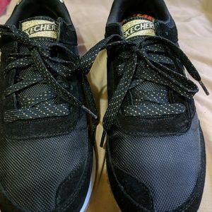 Fancy Sketchers Gold Fever Shoes. 9.5/10  40